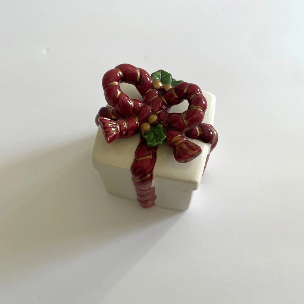 N/A festive ceramic